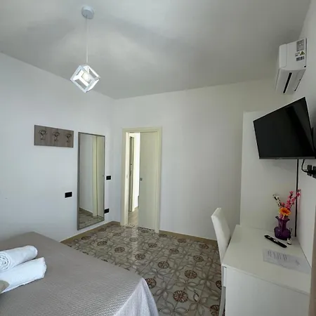 ベッド・アンド・ブレックファスト Chiena Forio