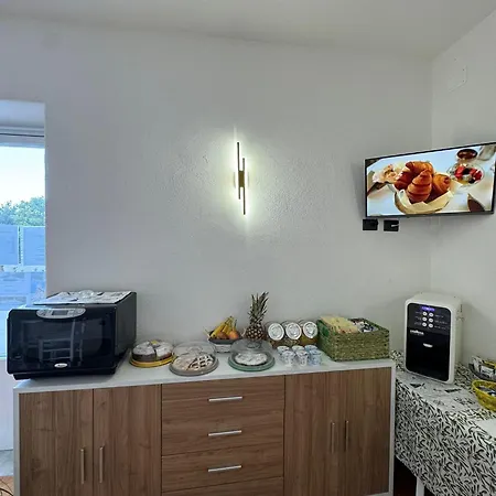 ベッド・アンド・ブレックファスト Chiena Forio 3*