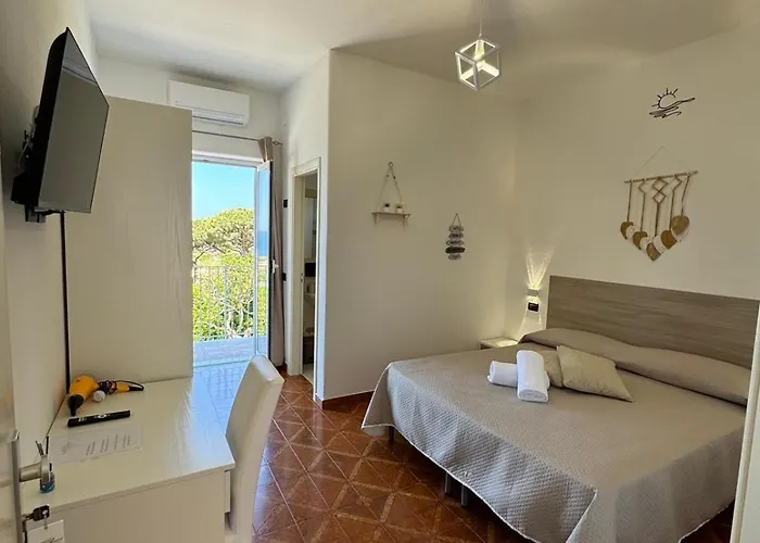 Chiena Forio Bed and Breakfast